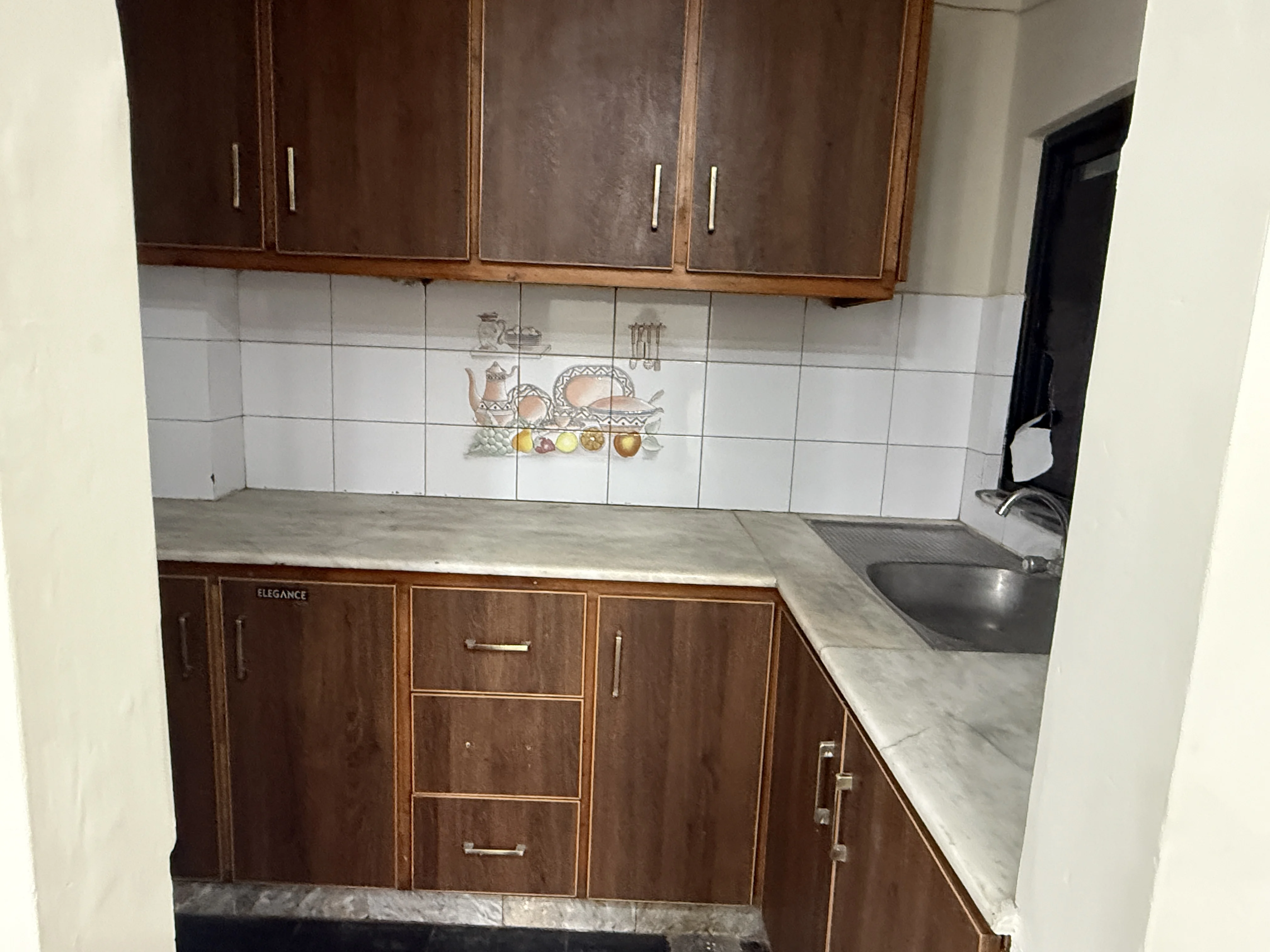 Suite 18 – Ashrafi Towers